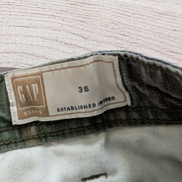 Gap Men's Camouflage Cargo Shorts. Size 36 - Picture 5 of 7